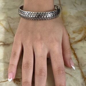Elegant 925 sterling Silver Patterned Bracelet